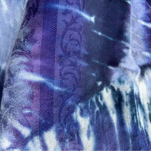 Vintage Damask tablecloth that’s been tie-dyed - Picture 3 of 4